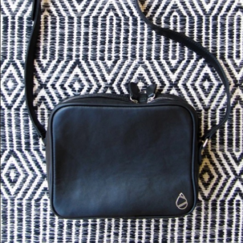 Hydriah Womens Black Vegan Leather Crossbody Kylie Jenner Style Bag